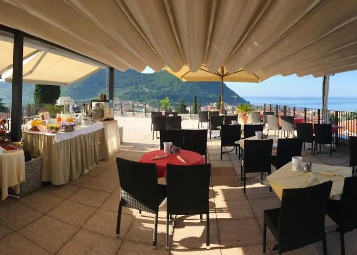 Ca' Nova ***s 3* Garda (Verona)