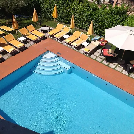 Ca' Nova ***s מלון גארדה