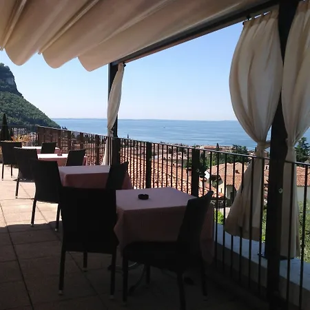 מלון Ca' Nova ***s גארדה